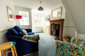 LITTLE BLUE HOUSE - Cottage with Seaview near the Lake District National Park
